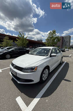 Седан Volkswagen Jetta 2014 в Києві