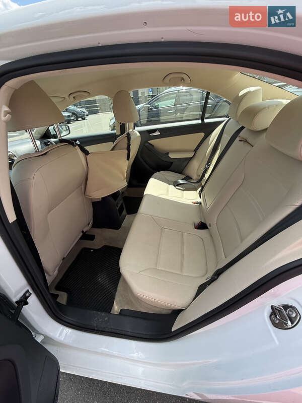 Седан Volkswagen Jetta 2014 в Києві