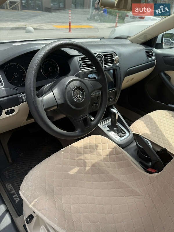 Седан Volkswagen Jetta 2014 в Києві