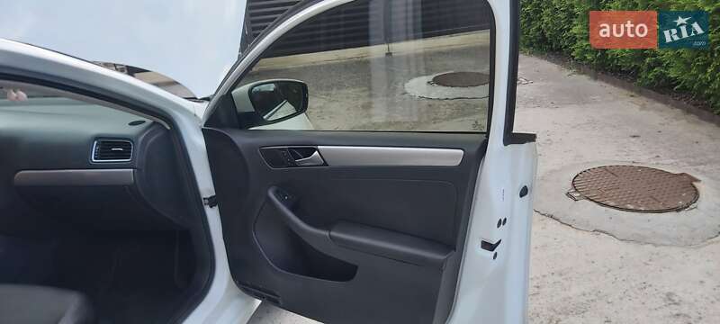 Седан Volkswagen Jetta 2016 в Києві