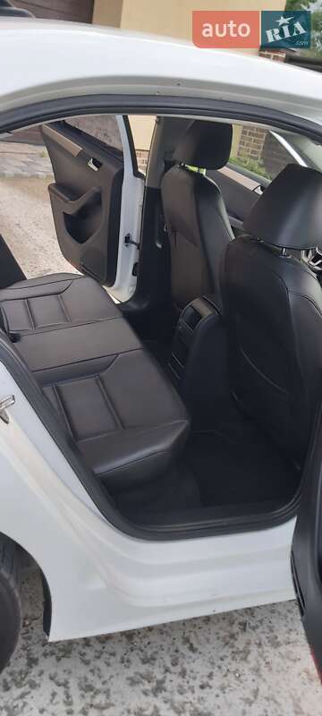 Седан Volkswagen Jetta 2016 в Києві