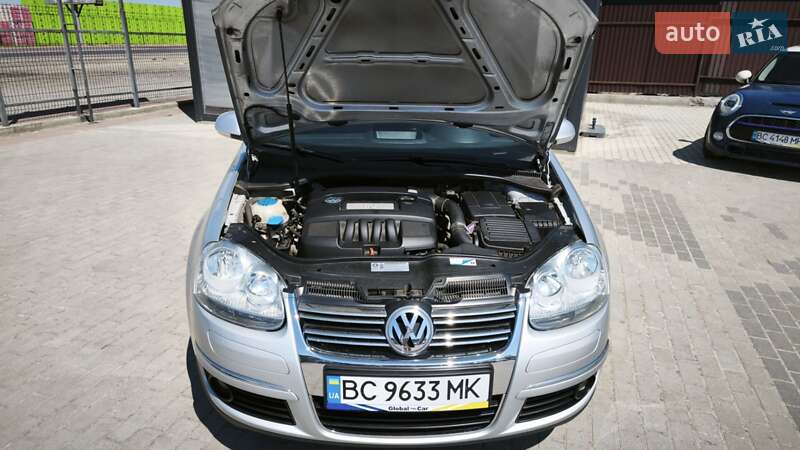Седан Volkswagen Jetta 2009 в Львове