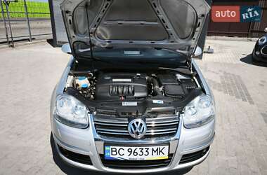 Седан Volkswagen Jetta 2009 в 