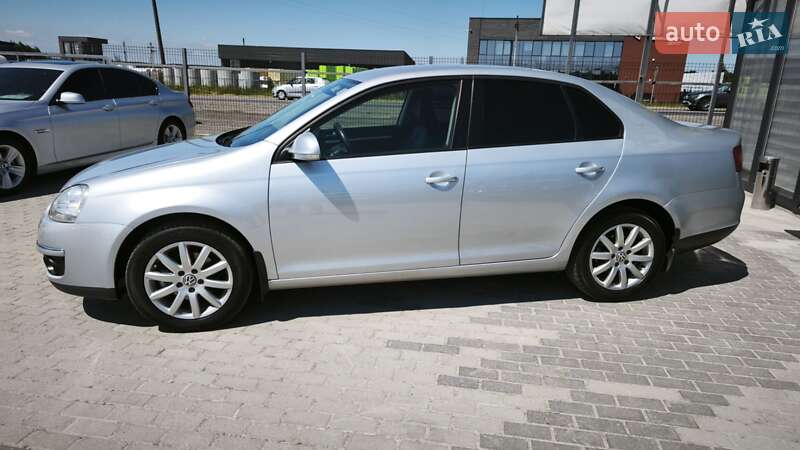 Седан Volkswagen Jetta 2009 в Львове