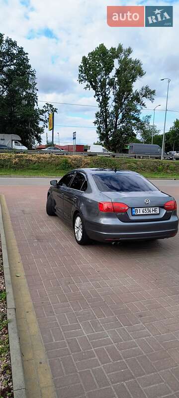 Седан Volkswagen Jetta 2012 в Полтаві