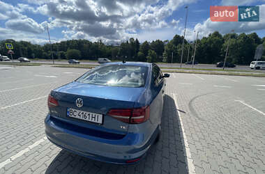 Седан Volkswagen Jetta 2016 в 