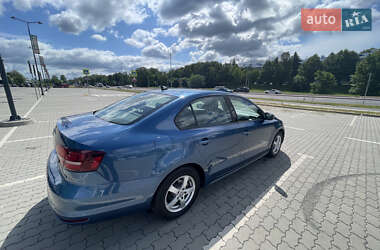Седан Volkswagen Jetta 2016 в 