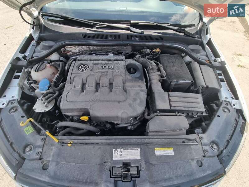 Седан Volkswagen Jetta 2015 в Дніпрі