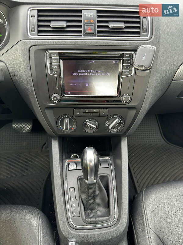 Седан Volkswagen Jetta 2017 в Львові