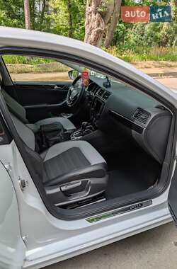 Седан Volkswagen Jetta 2016 в 