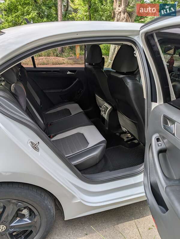 Седан Volkswagen Jetta 2016 в Черновцах