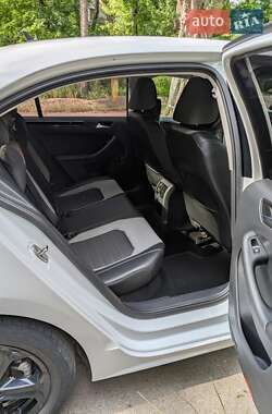 Седан Volkswagen Jetta 2016 в 