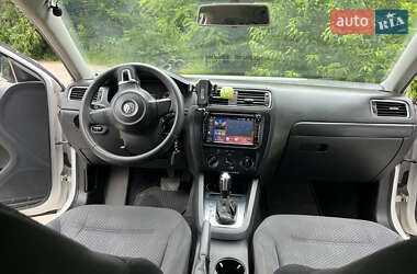 Седан Volkswagen Jetta 2012 в 