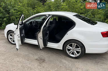 Седан Volkswagen Jetta 2012 в 