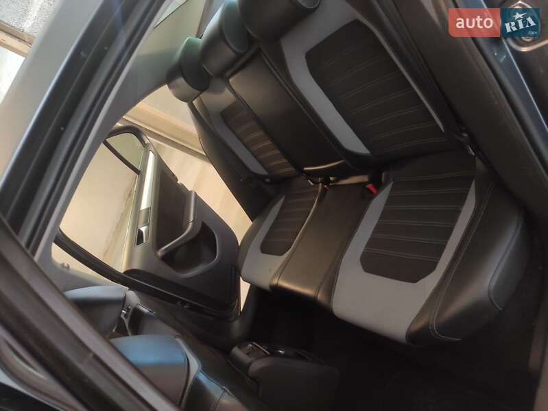 Седан Volkswagen Jetta 2012 в Львове