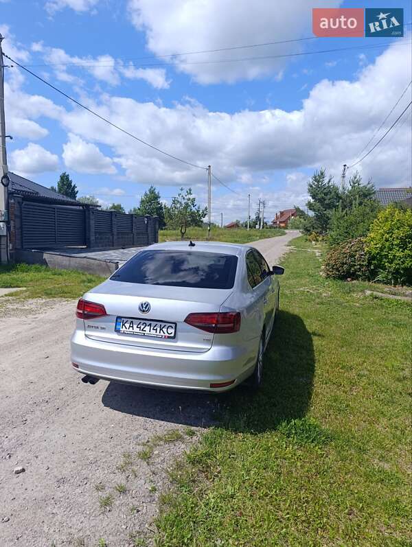 Седан Volkswagen Jetta 2016 в Киеве