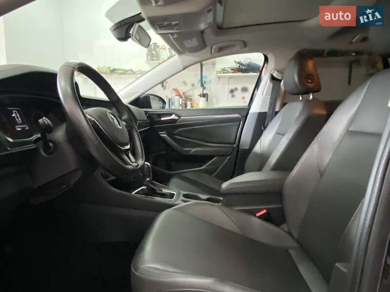 Седан Volkswagen Jetta 2019 в Львове