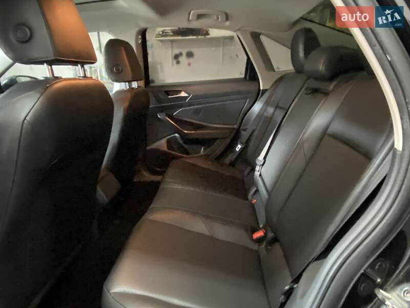 Седан Volkswagen Jetta 2019 в Львове