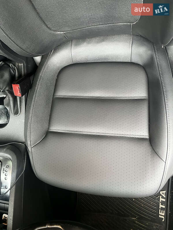 Седан Volkswagen Jetta 2010 в Харькове