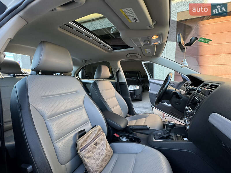 Седан Volkswagen Jetta 2013 в Києві