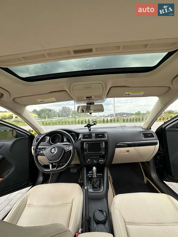 Седан Volkswagen Jetta 2016 в Золочеві