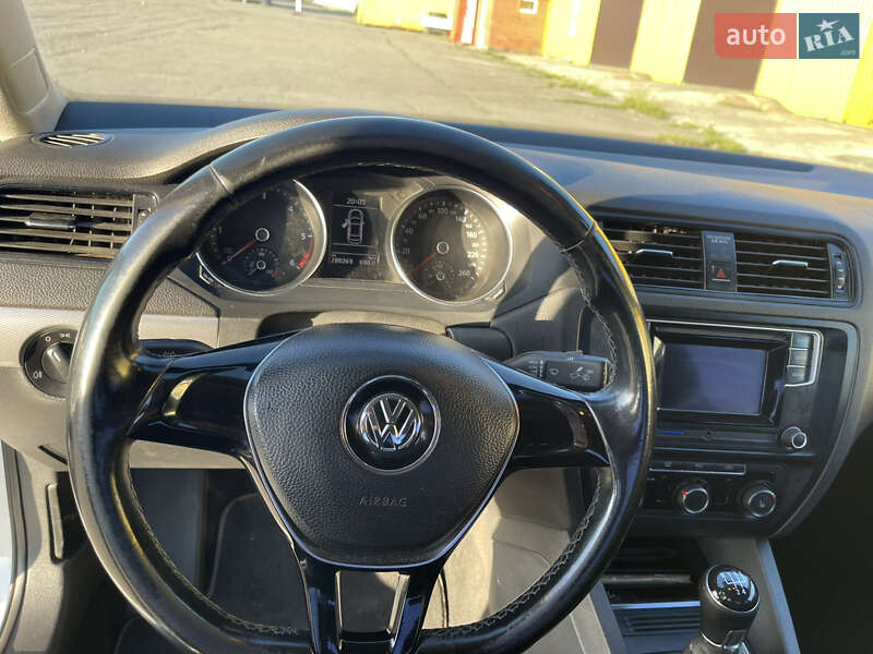 Седан Volkswagen Jetta 2016 в Рівному