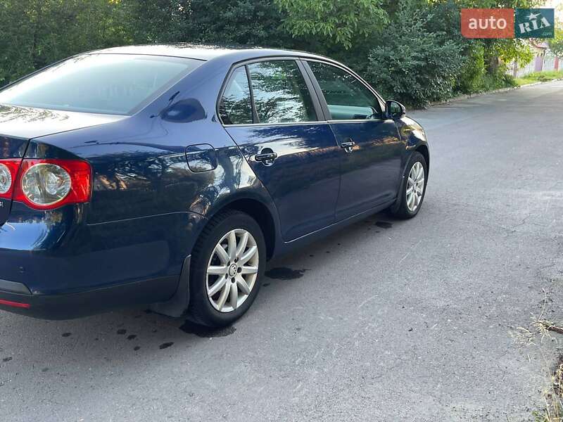 Седан Volkswagen Jetta 2008 в Ровно