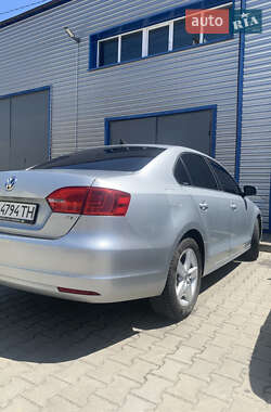 Седан Volkswagen Jetta 2013 в 