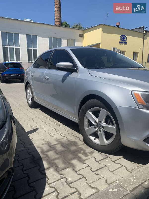 Седан Volkswagen Jetta 2013 в Яворове