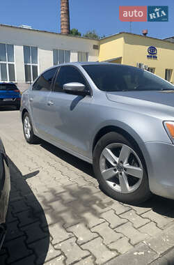 Седан Volkswagen Jetta 2013 в 