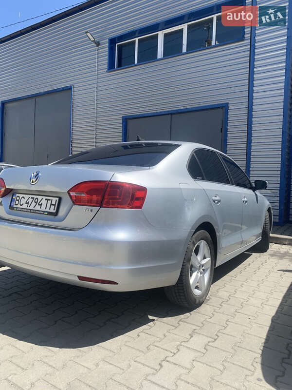 Седан Volkswagen Jetta 2013 в Яворове