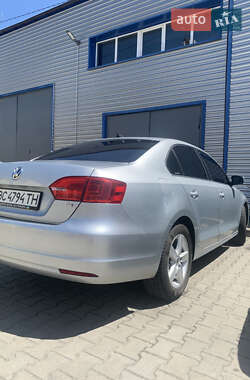 Седан Volkswagen Jetta 2013 в 