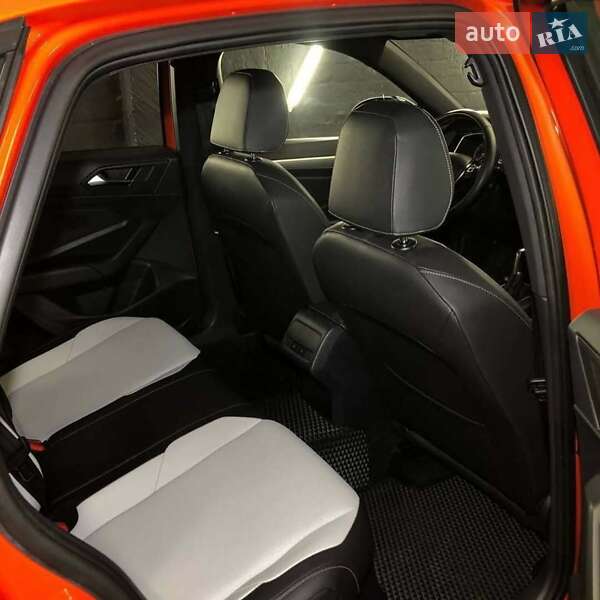 Седан Volkswagen Jetta 2019 в Львові