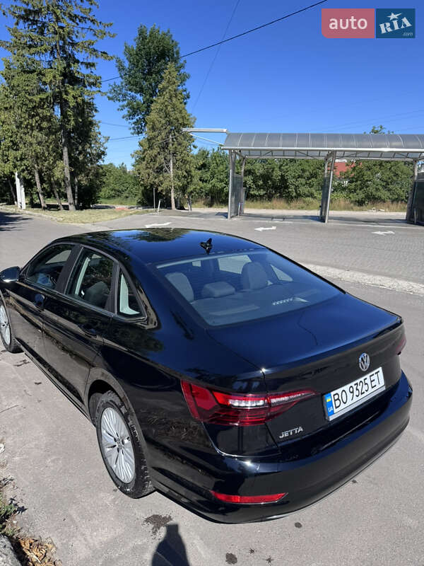 Седан Volkswagen Jetta 2020 в Львове
