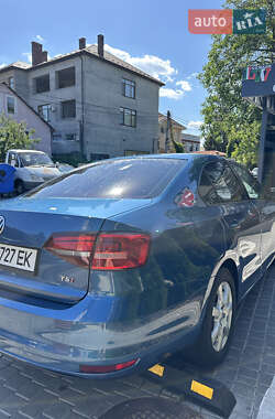 Седан Volkswagen Jetta 2016 в 