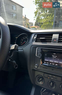 Седан Volkswagen Jetta 2016 в 