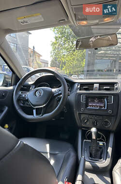 Седан Volkswagen Jetta 2016 в 