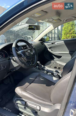 Седан Volkswagen Jetta 2016 в 