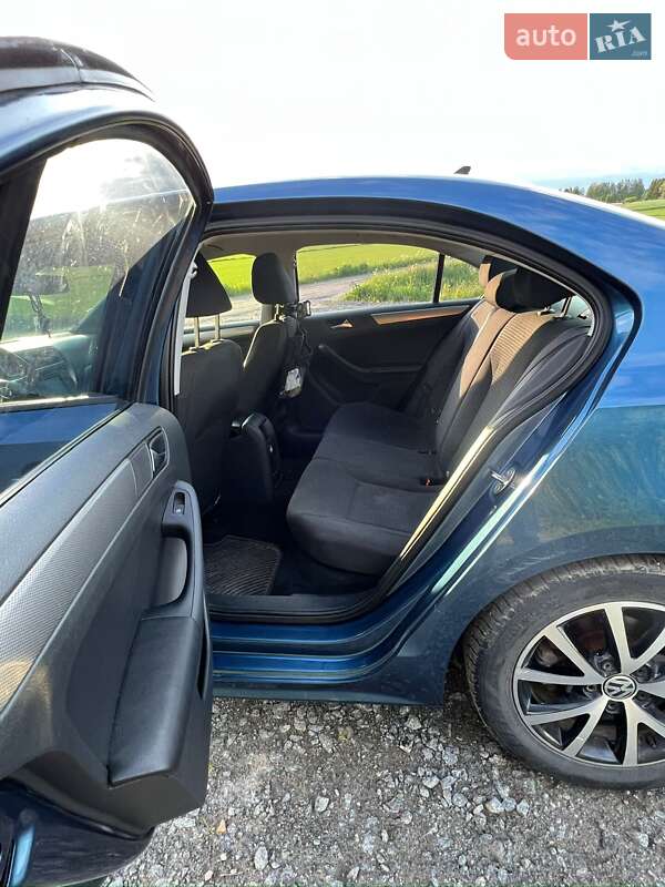 Седан Volkswagen Jetta 2016 в Львові