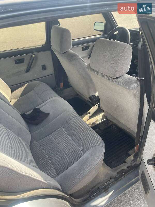 Седан Volkswagen Jetta 1988 в Березному