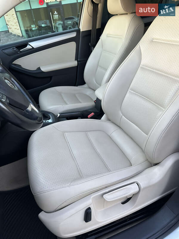Седан Volkswagen Jetta 2014 в Хмельницком