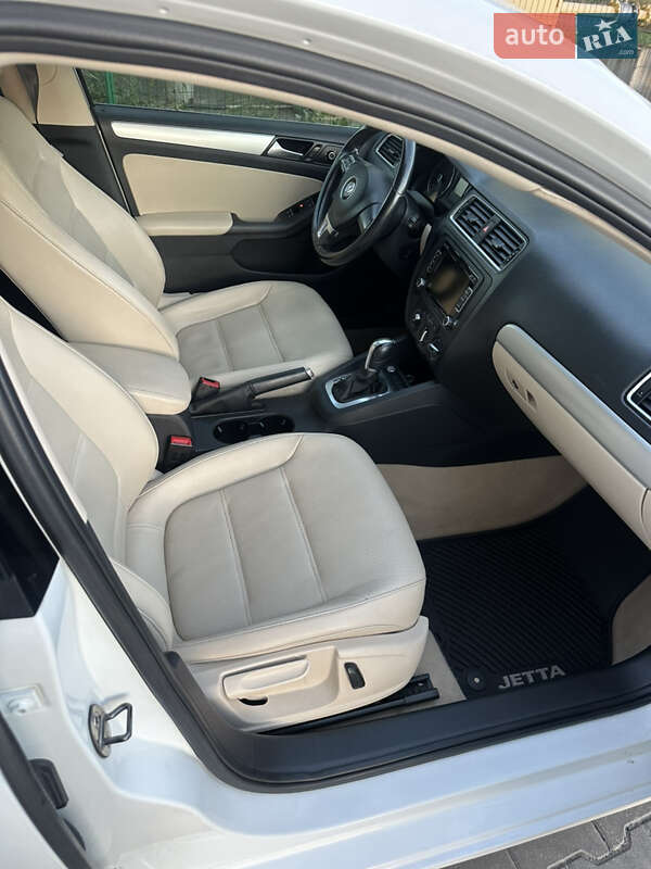 Седан Volkswagen Jetta 2014 в Хмельницком