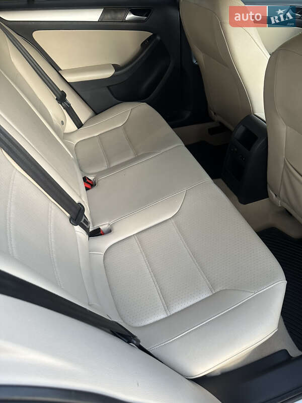 Седан Volkswagen Jetta 2014 в Хмельницком