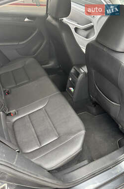 Седан Volkswagen Jetta 2012 в 