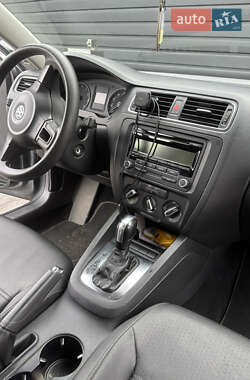 Седан Volkswagen Jetta 2012 в 