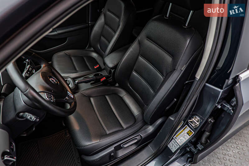 Седан Volkswagen Jetta 2013 в Києві