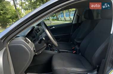 Седан Volkswagen Jetta 2014 в 