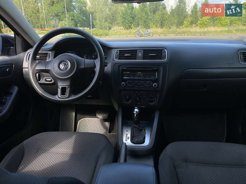 Седан Volkswagen Jetta 2014 в Києві