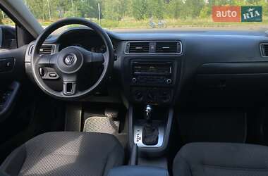 Седан Volkswagen Jetta 2014 в 