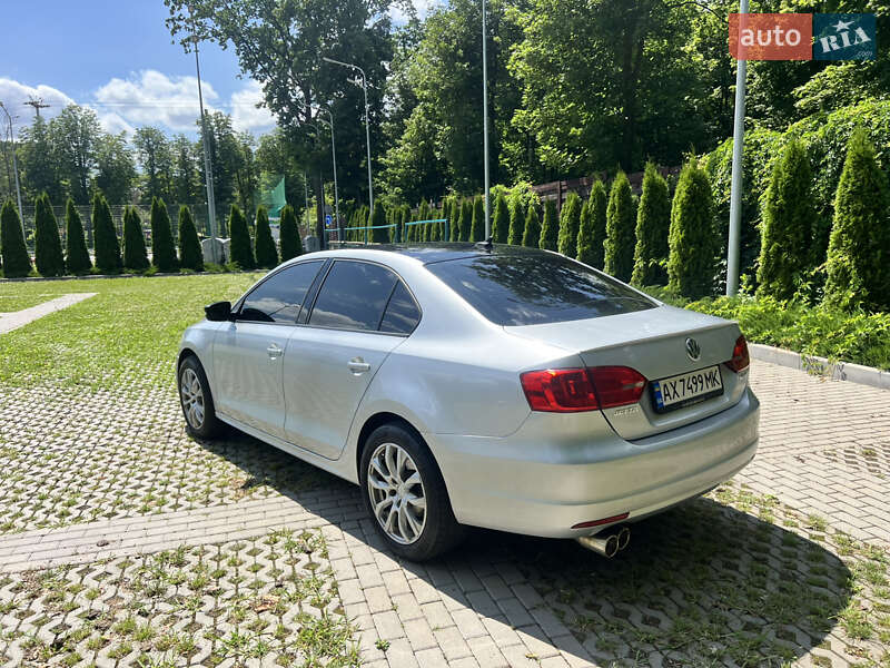 Седан Volkswagen Jetta 2011 в Харькове
